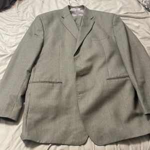 Sean John suit grey.  Size 46L.  Pants 40x 32.  Nice Suit.